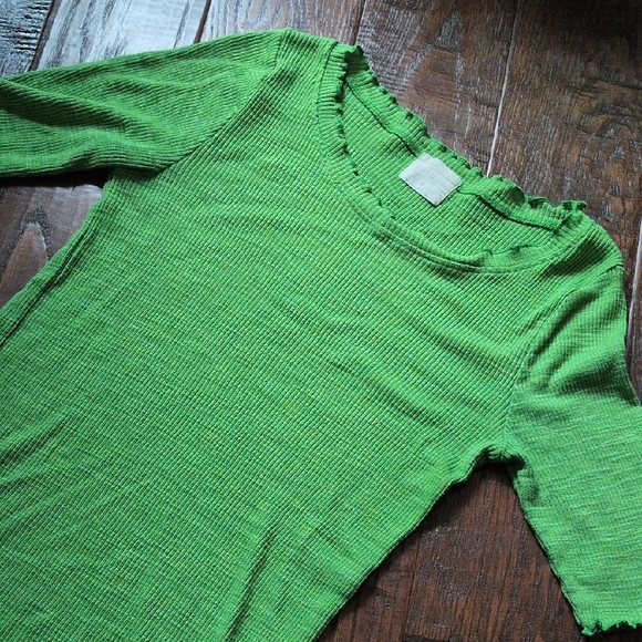 ANTHRO I Kelly Green Ribbed Lettuce Edge Short Sleeve T-Shirt Top by t.la, S - Picture 1 of 10